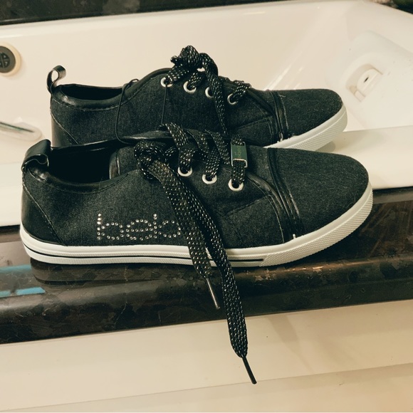 NWT BEBE GIRLS CHARCOAL SNEAKERS BEBE RHINESTONES GLITTERY LACES BEBE CHARM 2/3 - Picture 8 of 16